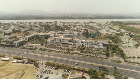 Plaza-Lagos-Stadtzentrum-Luftaufnahme-Guayaquil-Samborondón