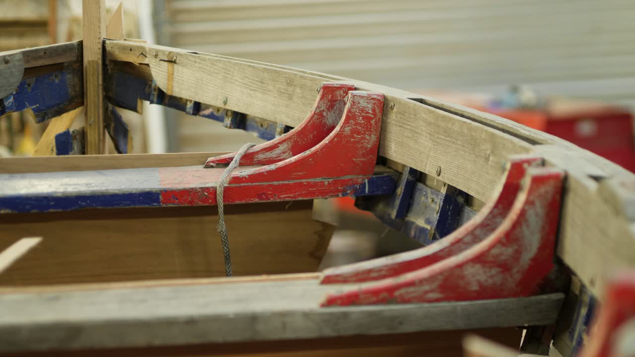 rodillas de barco construidas con clinker de madera, asientos de reparación de construcción de barcos