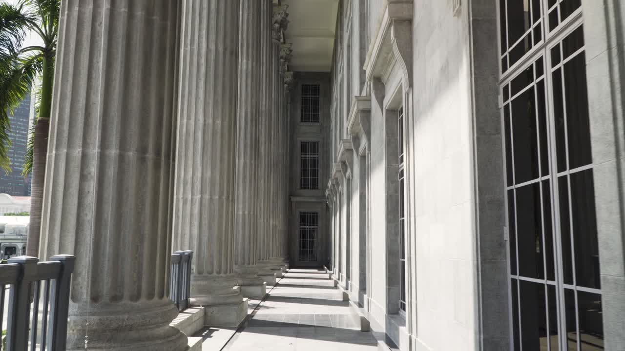 싱가포르 국립 갤러리의 평화롭고 아름다운 돌길 - 핸드헬드, 포워드