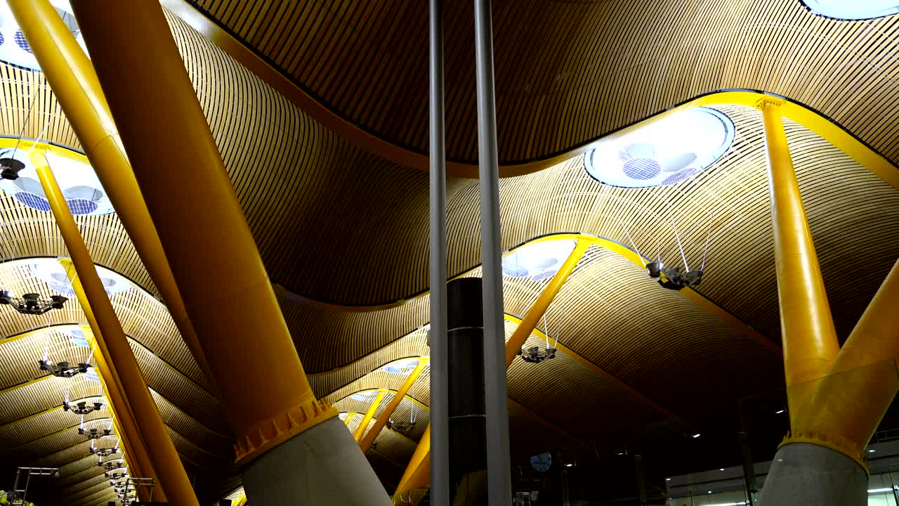 터미널 4s (barajas) 는 마드리드의 주요 공항입니다.