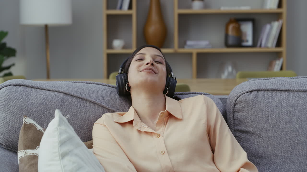 젊은 사업가 여자가 편안하게