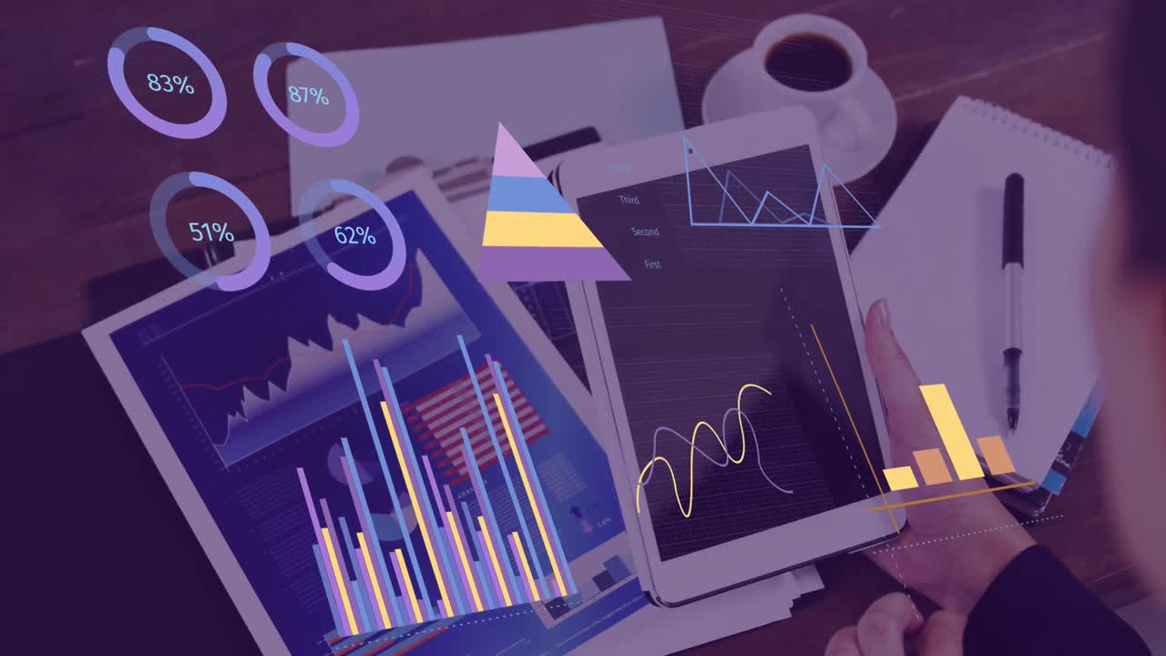 animación de estadísticas y procesamiento de datos financieros sobre mujer caucásica usando tableta.