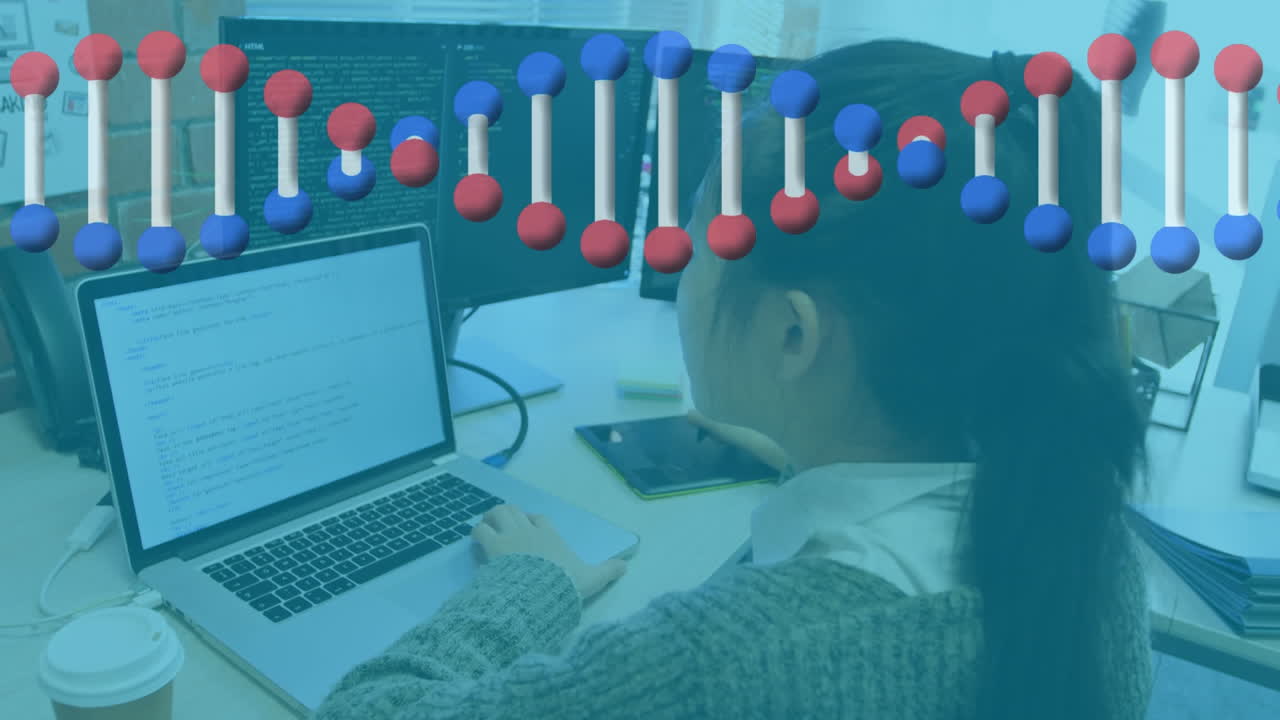 animación de una cadena de adn girando sobre una mujer de negocios usando una computadora portátil