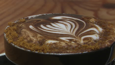 heart pattern coffee drink