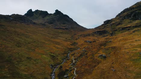 蘇格蘭山脈和河流的高景觀, 鞋匠