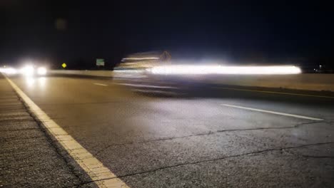 tráfico nocturno en las carreteras