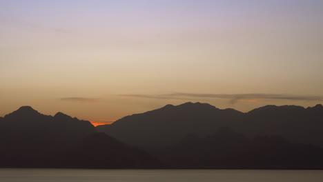 Sunset-in-the-mountains-by-the-sea