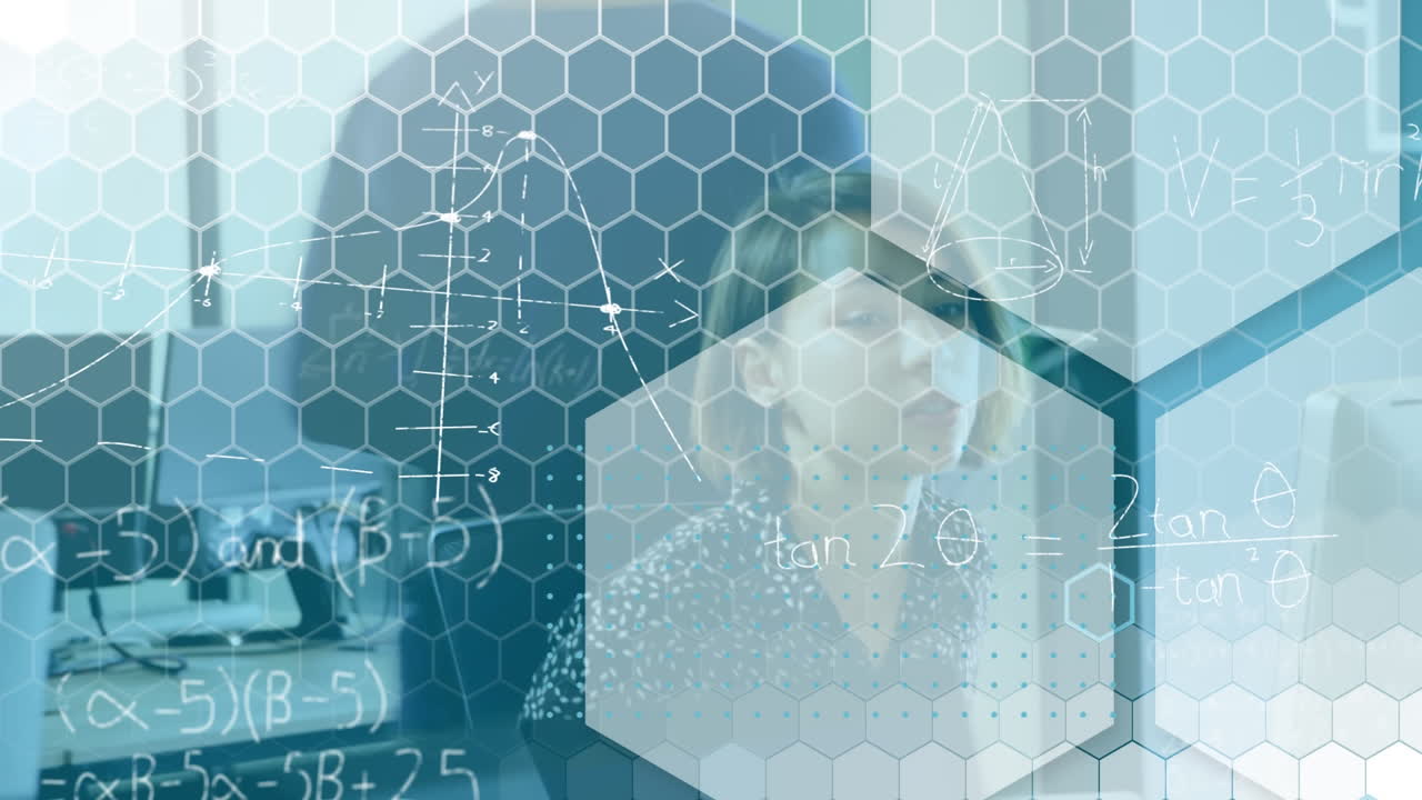 컴퓨터를 이용한 사업가 여성에 대한 수학 수식의 애니메이션