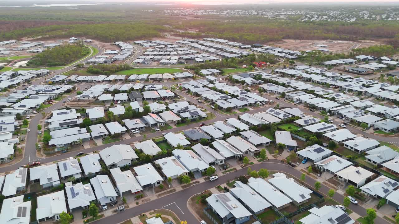 Aerial view of Zuccoli NT at twilight with a panoramic view of houses and surrounding nature