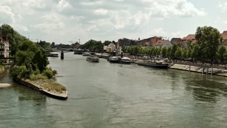 Pequeño-Puerto-En-El-Río-Danubio-En-Alemania