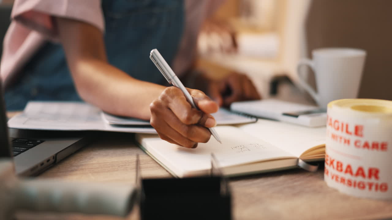 presupuesto de planificación de manos, escritura y personas