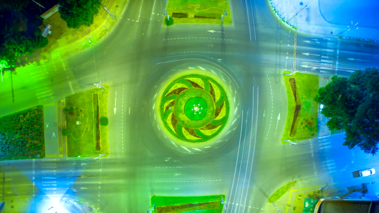 el lapso de tiempo aéreo nocturno del tráfico nocturno en plovdiv