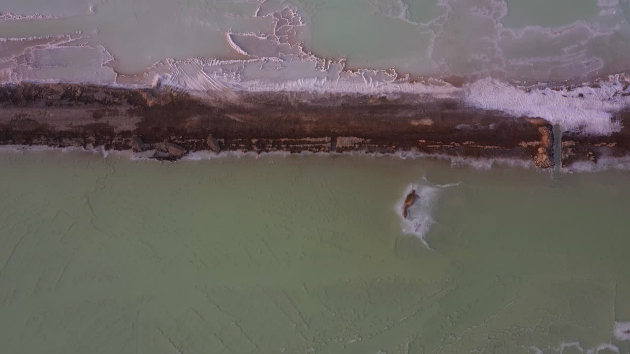 죽은 바다, 이스라엘, 날아다니며 내려다보기, 아름다운 패턴, 소금 물의 질감, 앞으로의 움직임