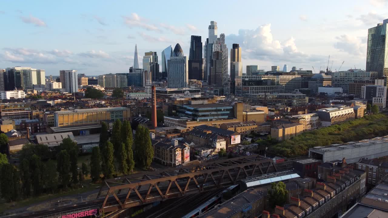 Vista aerea statica dello skyline di Shoreditch e Brick Lane a East London.