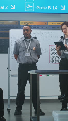 sesión informativa de seguridad del aeropuerto