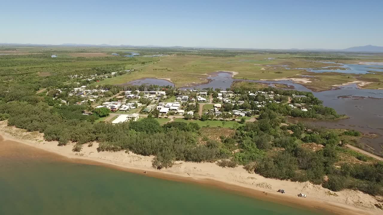 조감도는 호주 퀸즐랜드의 알바 해안 마을에 있는 동네를 보여줍니다.