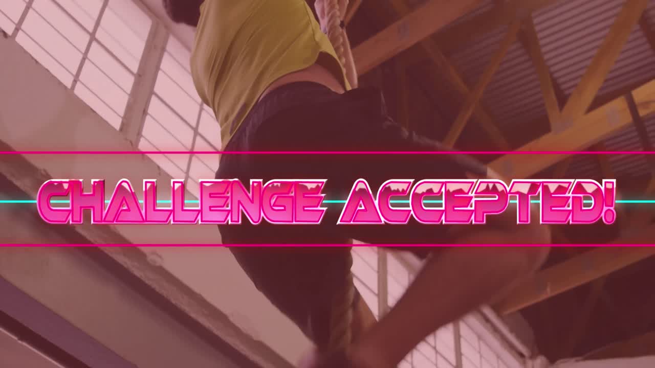 이 도전의 애니메이션은 네온 라인과 코카시안 남자 등반 로프를 통해 받아들여진 텍스트입니다.