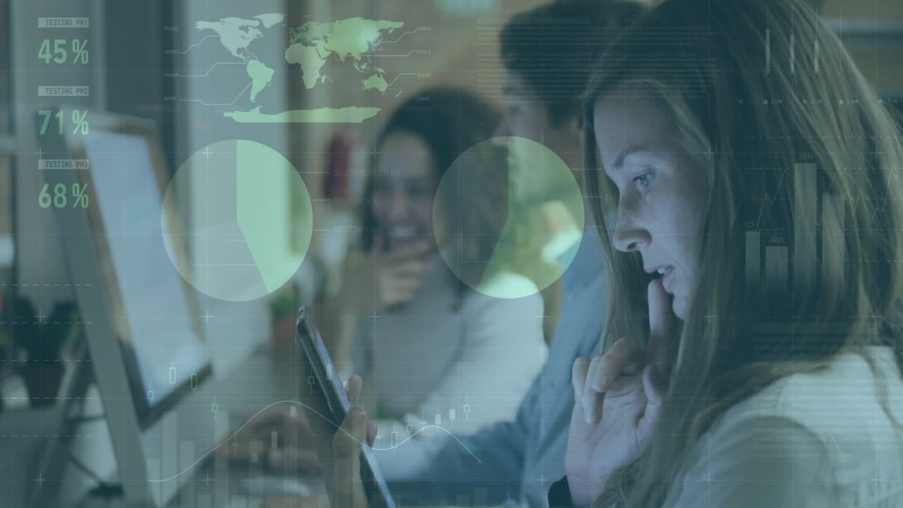 사무실에서 디지털 태블릿을 사용하는 행복한 백인 여성에 대한 통계 데이터 처리 애니메이션