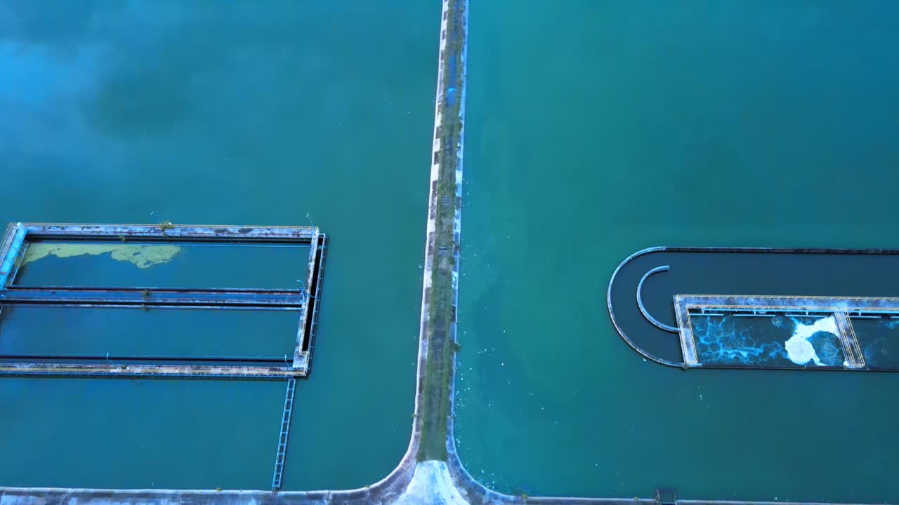 공중 : 태국의 무인 항공기 비행 물고기 양식 호수