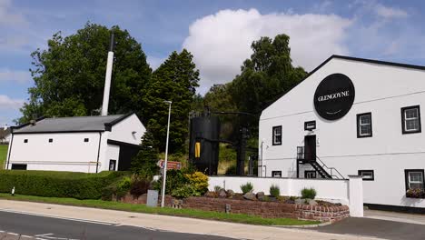 cars passing by glengoyne distillery in edinburgh