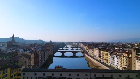 Magia-Vista-Aérea-Superior-Vuelo-Medieval-Puente-Ciudad-Florencia-Río-Toscana-Italia