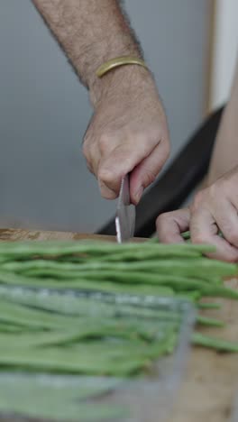 preparing fresh green beans