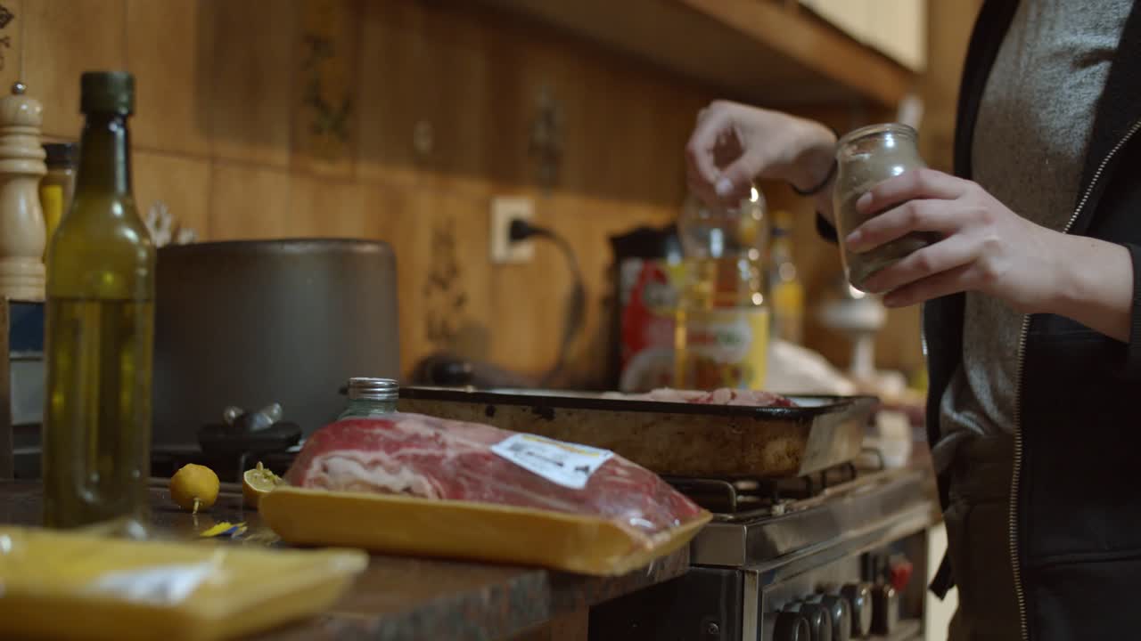 Seasoning a raw piece of beef - Warm house vibes - cooking at home - 4k at 60fps (slowmotion)