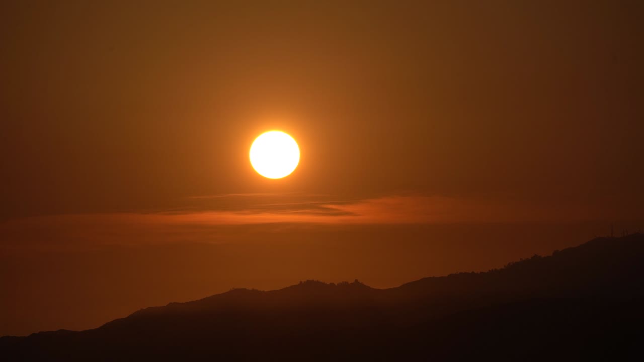 Smuk solnedgang om sommeren hd.