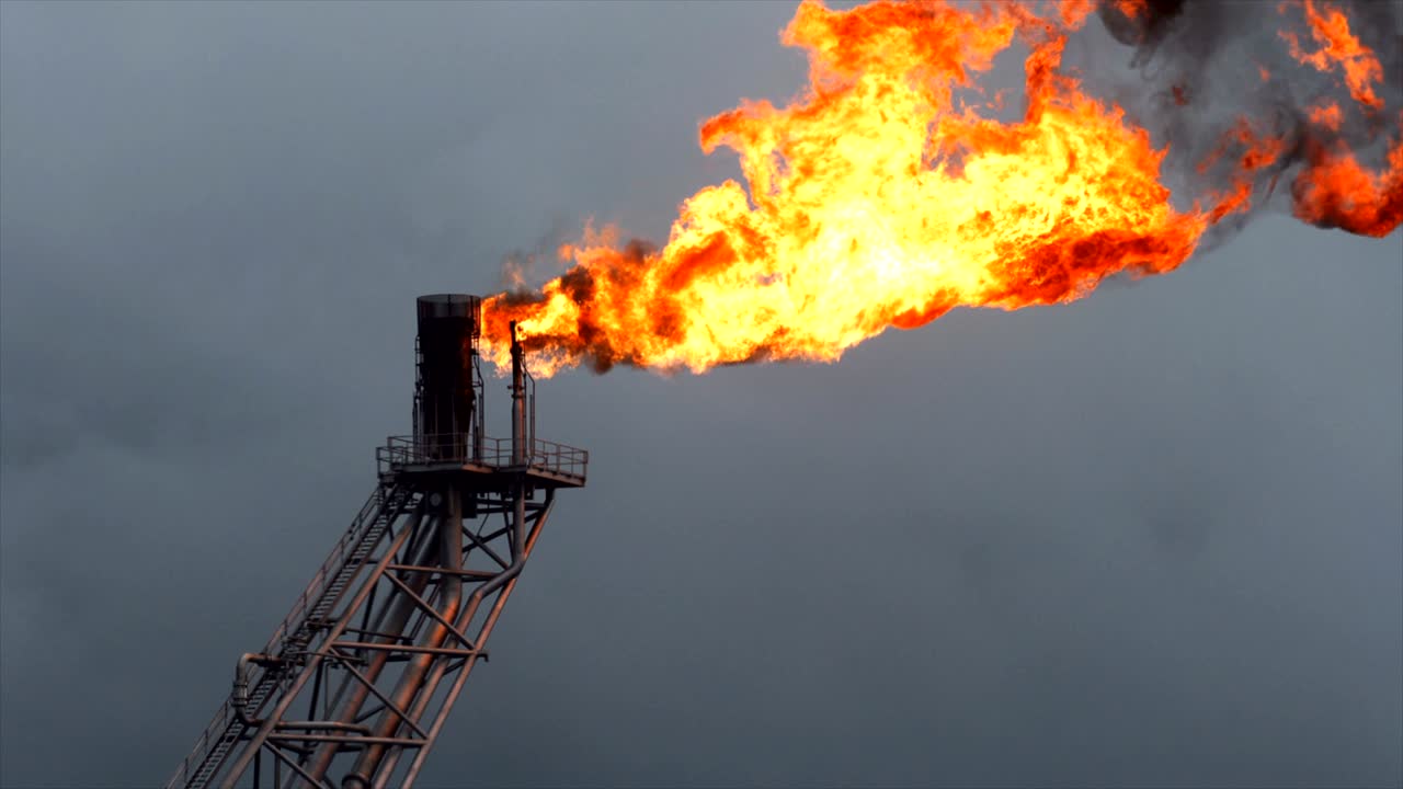 수은 액체 효과 배경과 함께 해상 기지 공장