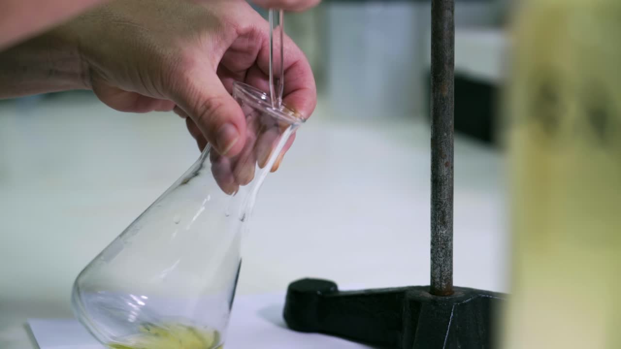 laboratorio de control de calidad del vino en bodegas