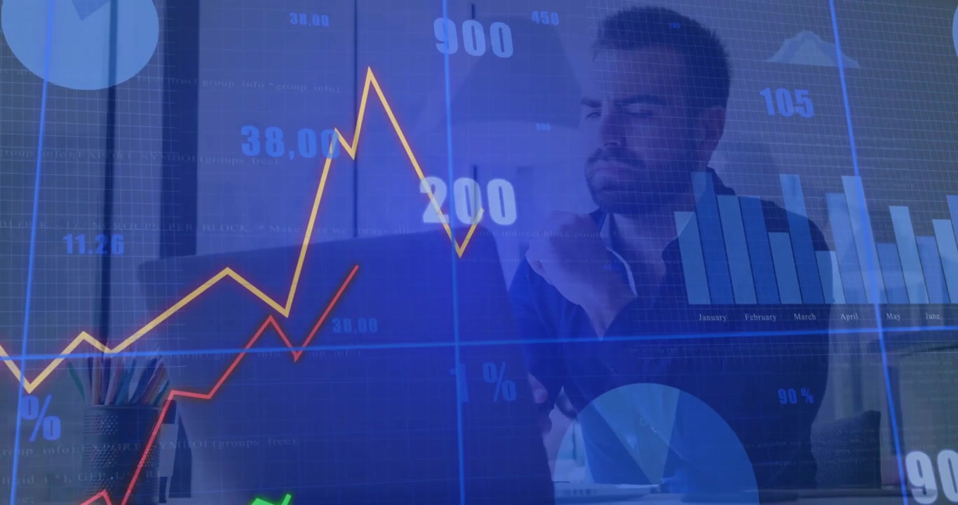 Uomo che esamina un laptop mentre dati in tempo reale si aggiornano, sovrapponendosi a grafici finanziari e numeri per valutare le tendenze