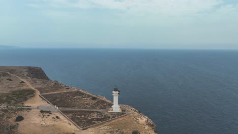 Rückseite-Des-Leuchtturms-Es-Cap-De-Barbaria-Im-Mittelmeer