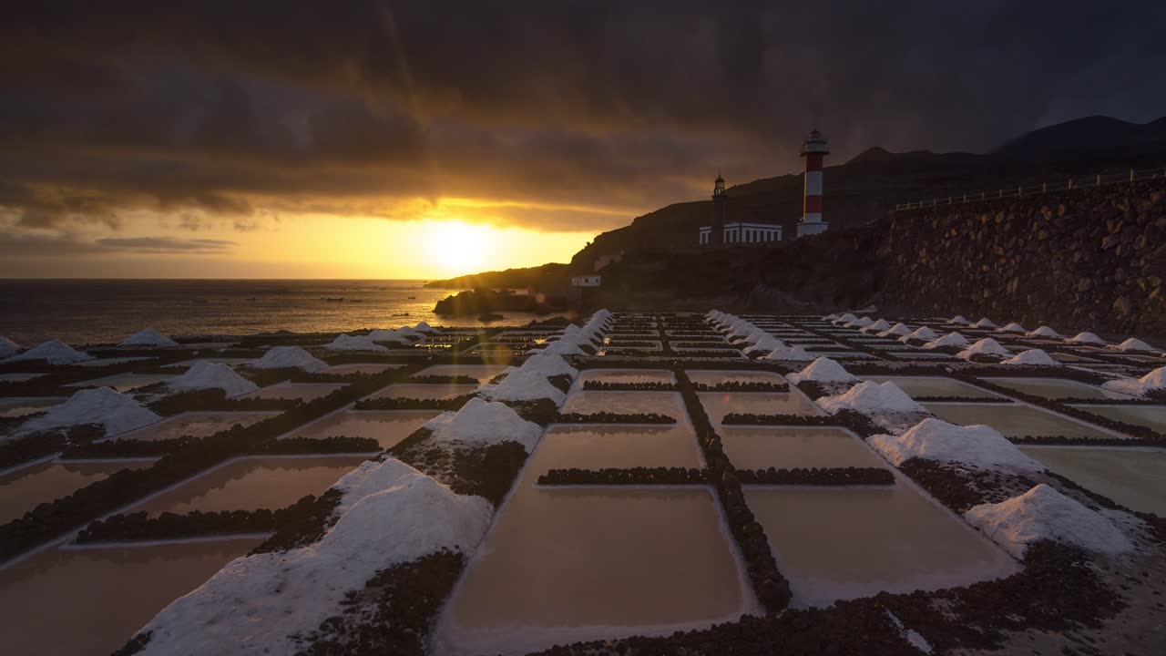 푸엔칼리엔테 염전의 일몰