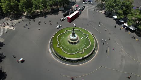 orbital-drone-shot-of-various-forms-of-mobility-in-the-paseo-de-la-reforma-in-mexico-city