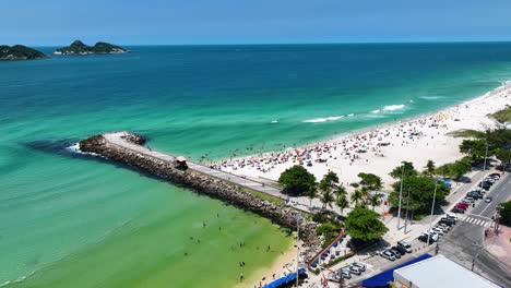 plaża pepe w barra da tijuca w rio de janeiro brazylia