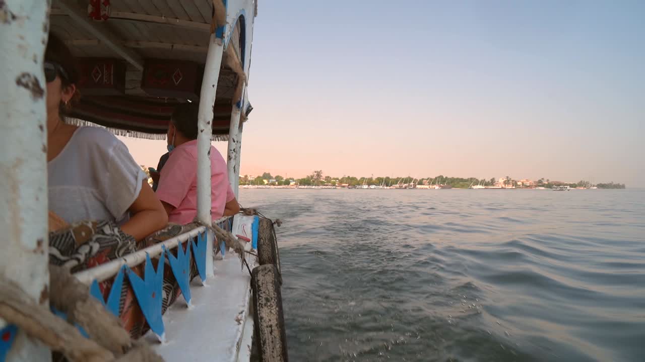 Gita in barca sul fiume