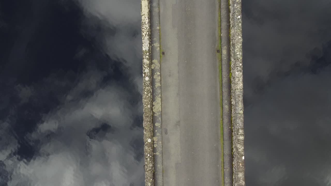 위에서 물의 다리