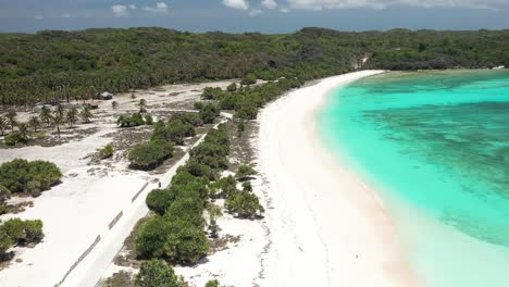 Excelente-Toma-Aérea-De-Olas-Rompiendo-En-Las-Costas-De-Las-Islas-Rote-En-Indonesia