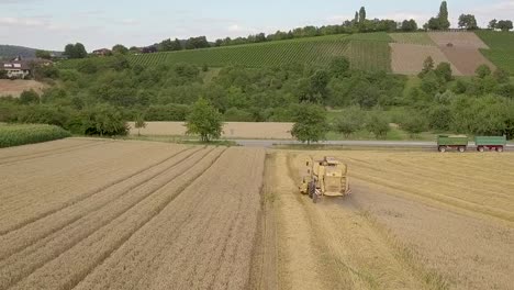 Erntemaschine-Von-Hinten-Aus-Nächster-Nähe-Gefilmt