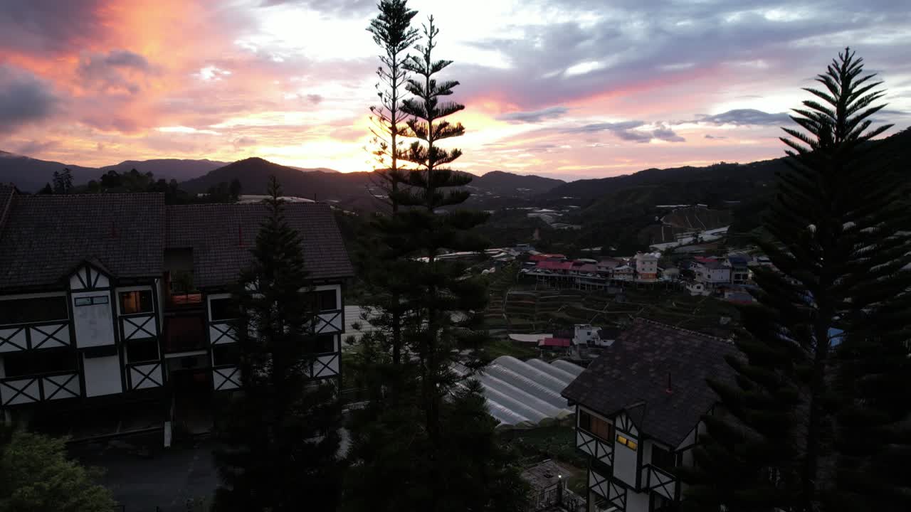 vista general del paisaje del distrito de brinchang dentro del área de cameron highlands de malasia
