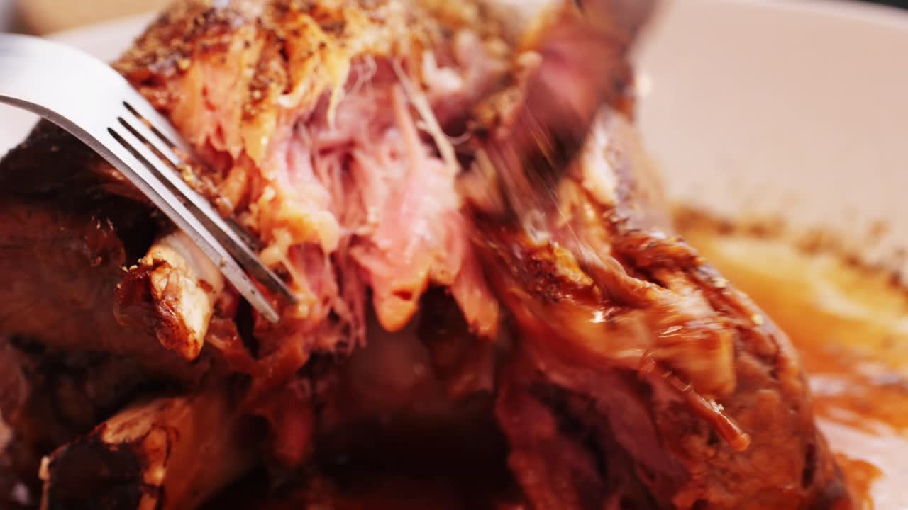 tallado de nudillos de cerdo asado