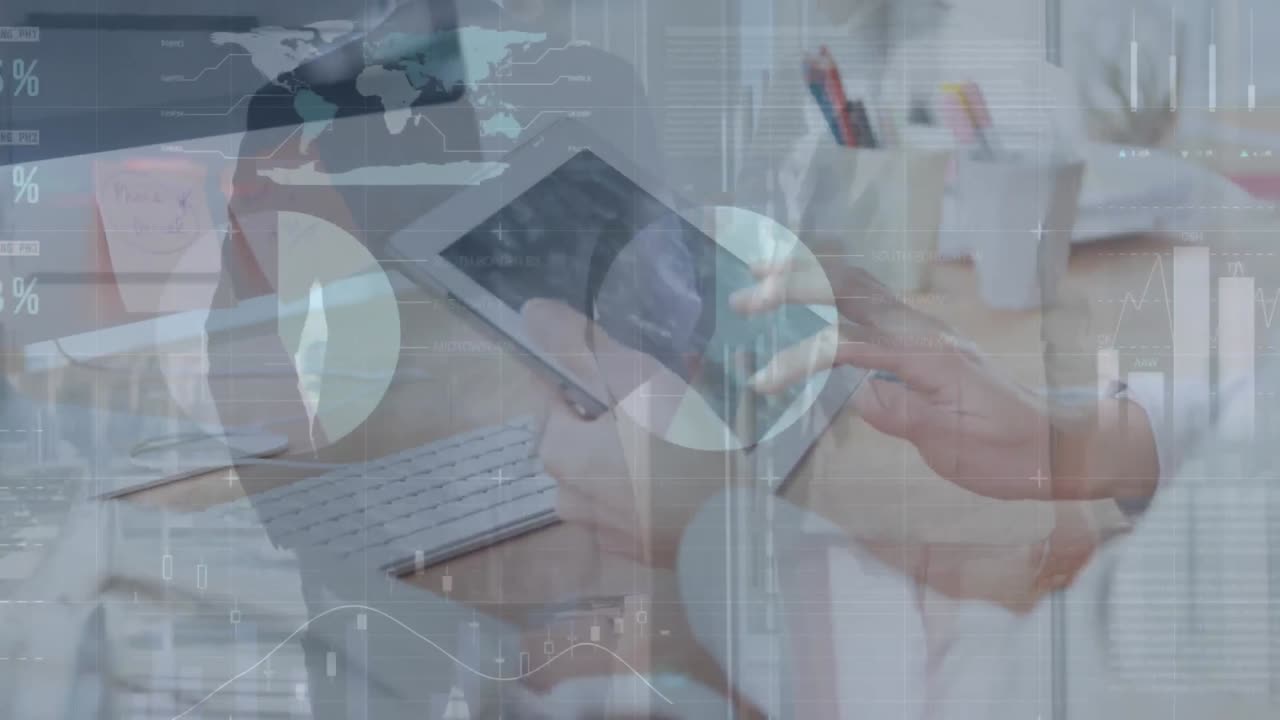 アニメーション 統計と金融データ処理 カウカシアのビジネスウーマン タブレットを使用して