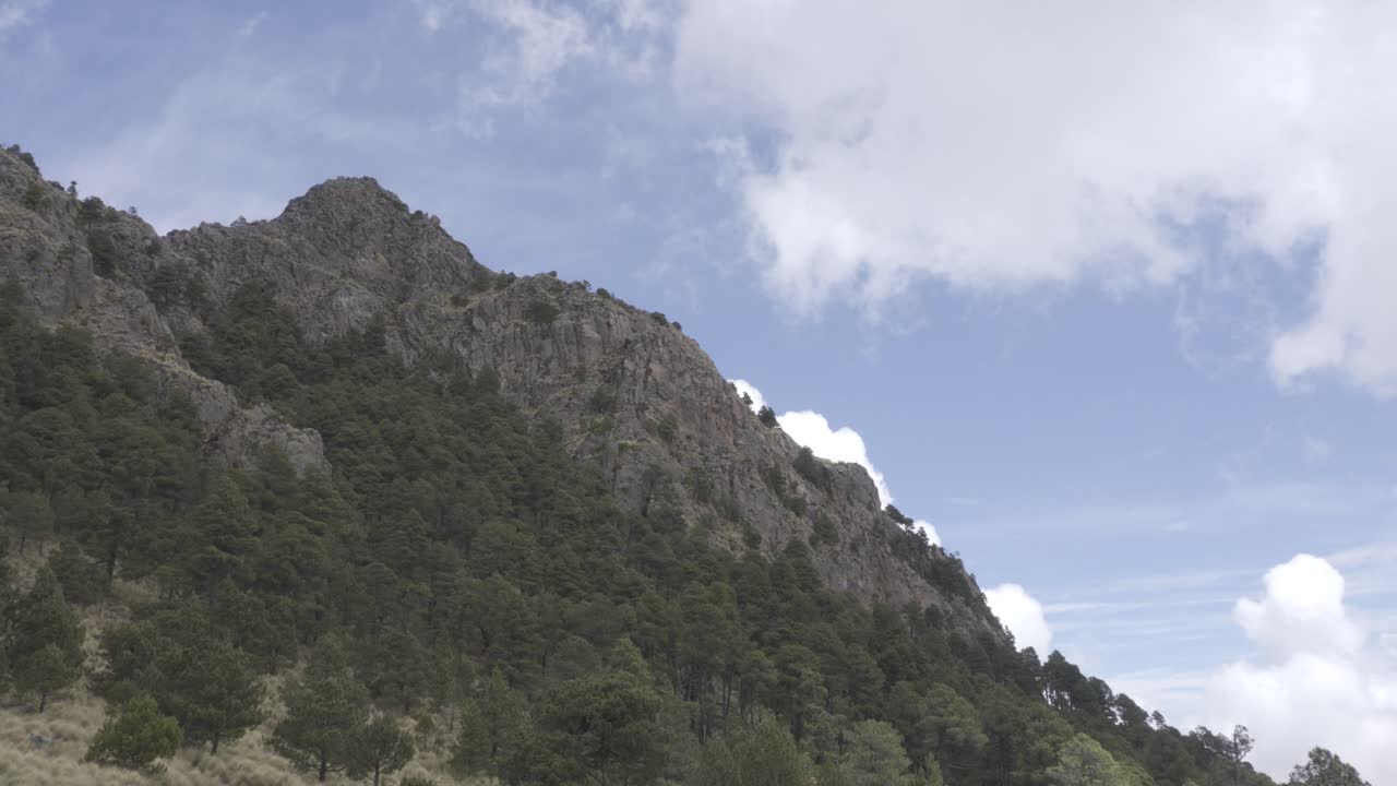 멕시코의 iztaccihuatl 화산 산 정상으로 이어지는 하이킹 코스