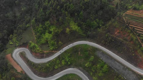 Motorbikes-driving-on-Chín-Khoanh-ramp-at-Ha-giang-Vietnam,-aerial