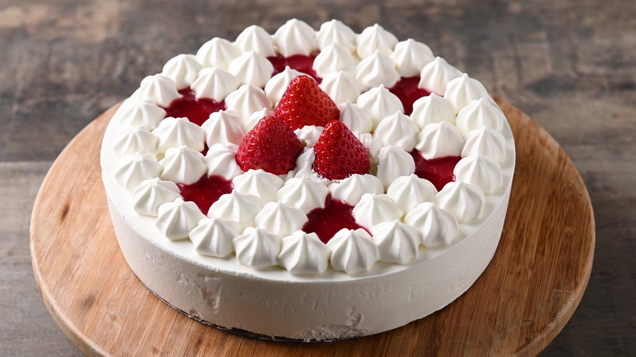 Fetta di torta alle fragole.