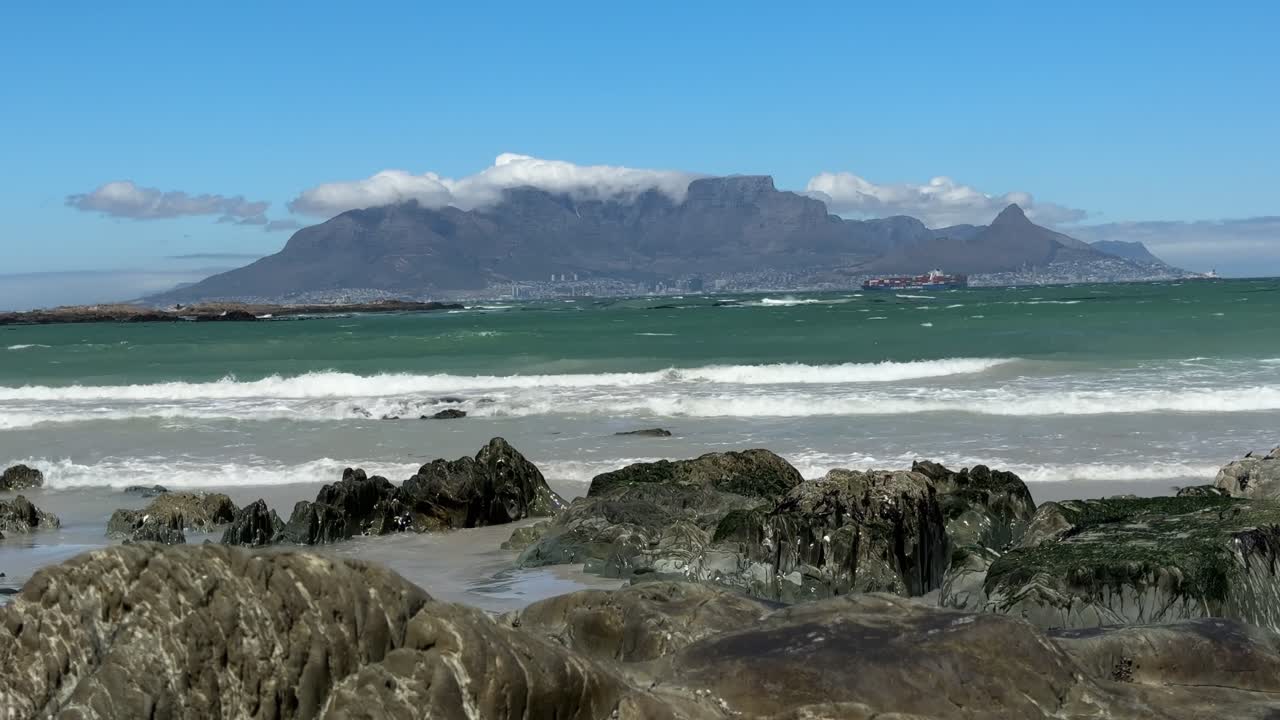 Der Tafelberg ist ein weltberühmtes Wahrzeichen.