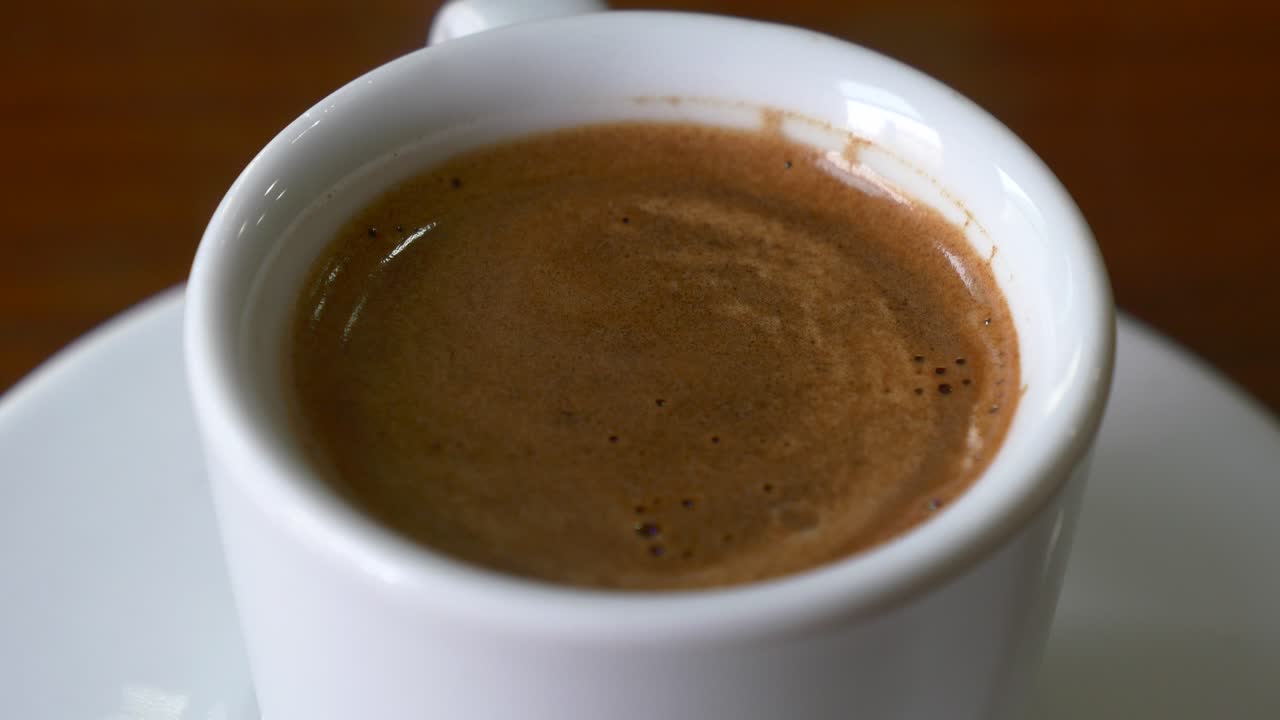 espresso en taza blanca