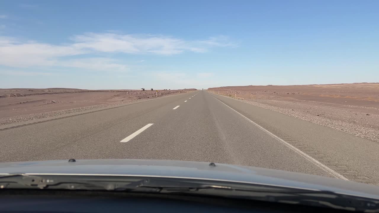 아이슬란드: 여름철 도로 여행, 운전, 빈곤, 푸른 하늘,  구름, 사막 풍경, 넓은 풍경, 배경, 한 날 텍사스의 해가 지는 시간, 아스팔트, 비어있는 길, 외로운 여행, 파노라마, 풍경 촬영.