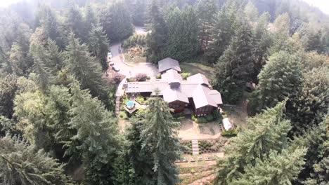 Drone-flight,-view-of-a-big-house-in-the-state-of-washington,-United-States