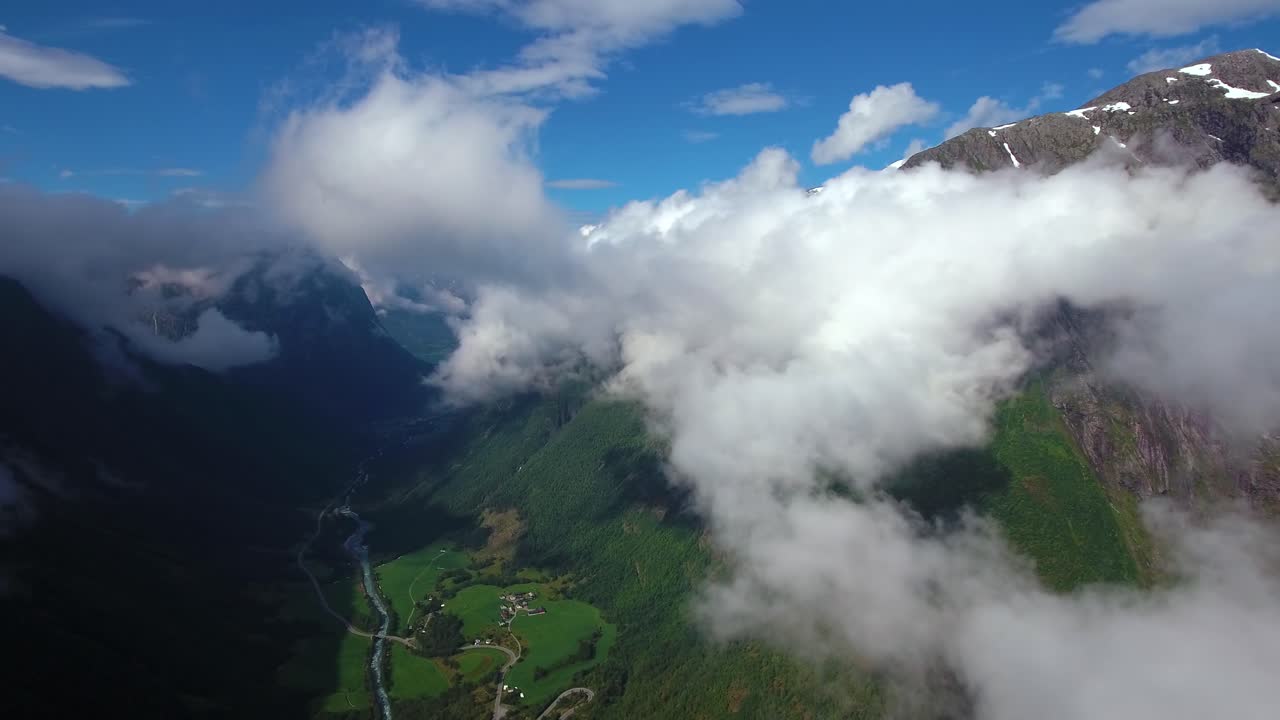 imágenes aéreas de la hermosa naturaleza de noruega.